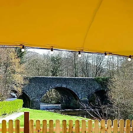 Szálloda The At Woodenbridge 3*